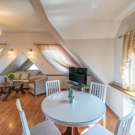 فندق مبيت وإفطار Pod Tatrami & 3*